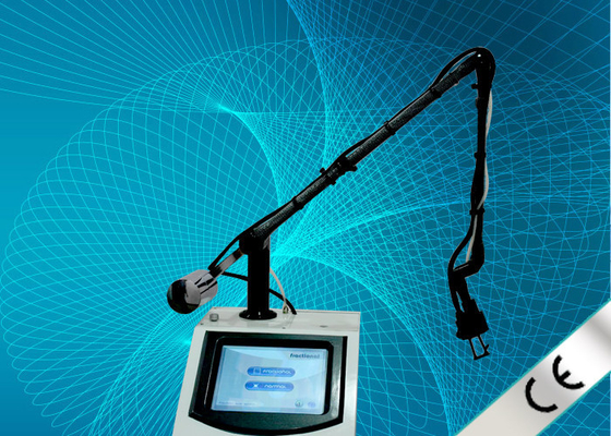 ก๊าซคาร์บอนไดออกไซด์ Co2 Fractional Laser เครื่องจักร / อุปกรณ์สำหรับการกำจัดศัลยกรรมแผลเป็น